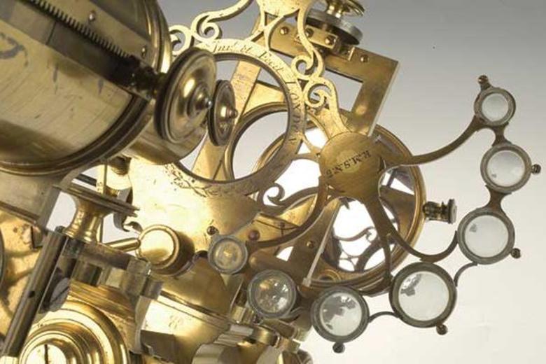 Microscope